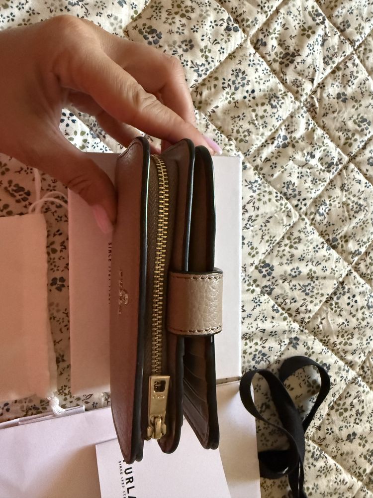 Дамски кожен портфейл FURLA