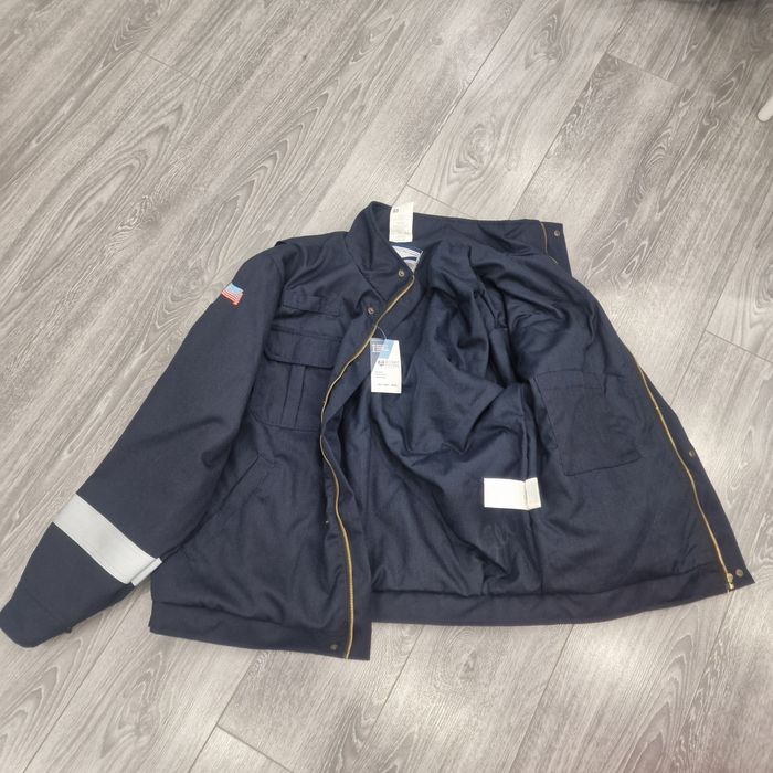 Продаю демисезонную куртку ТШО