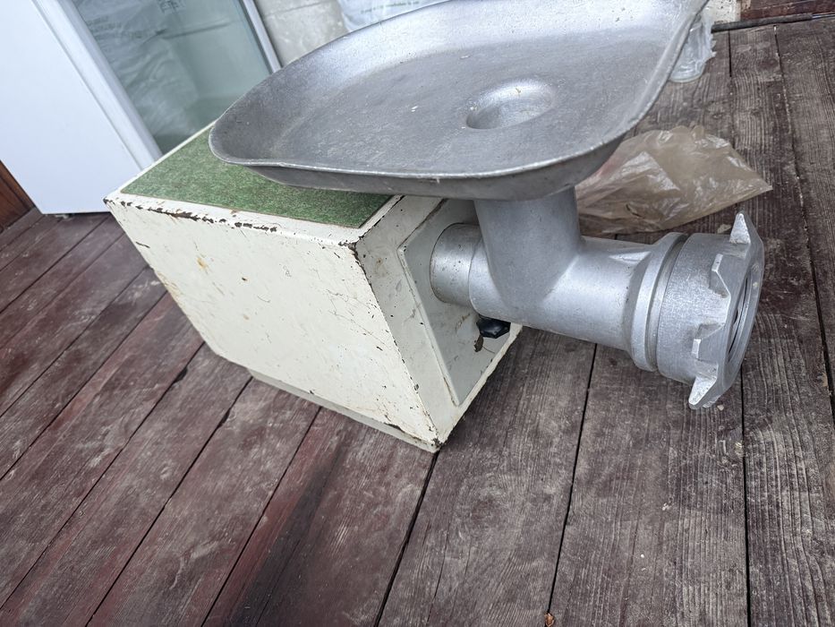 Masina de tocat carne industriala la curent trifazat