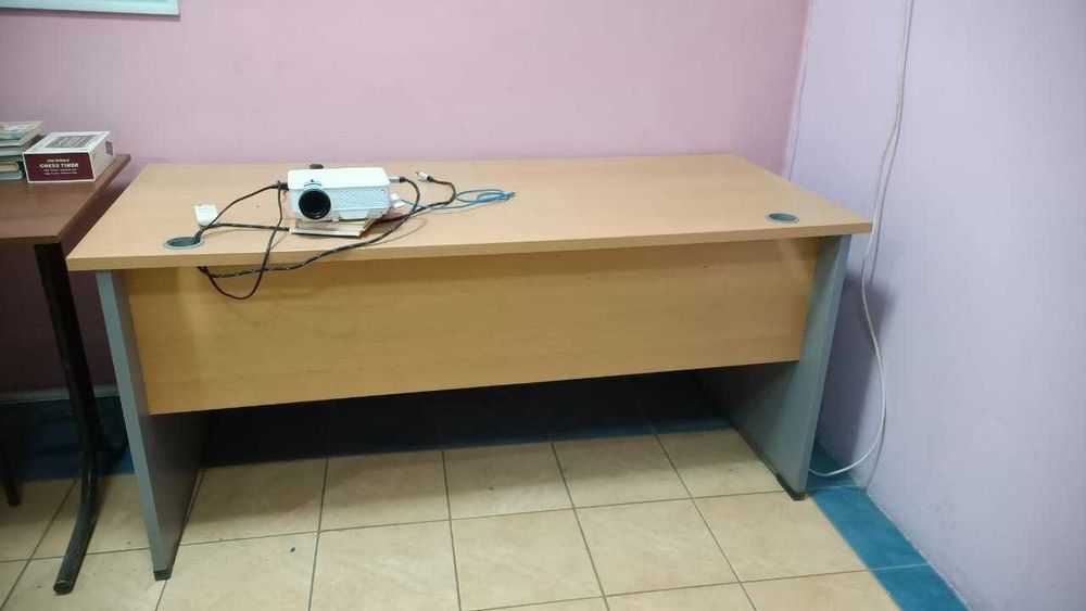Столы офисный в хорошем состоянии