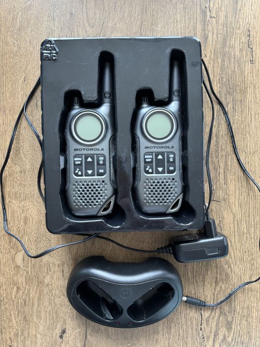 Set 2 Walkie-Talkies Motorola TLKR T8