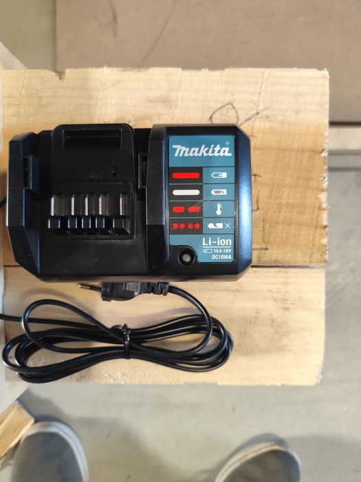 Vând încărcător nou acumulator Makita