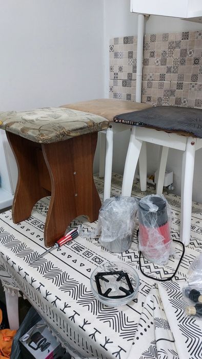 Отдам табуретки и стол бесплатно