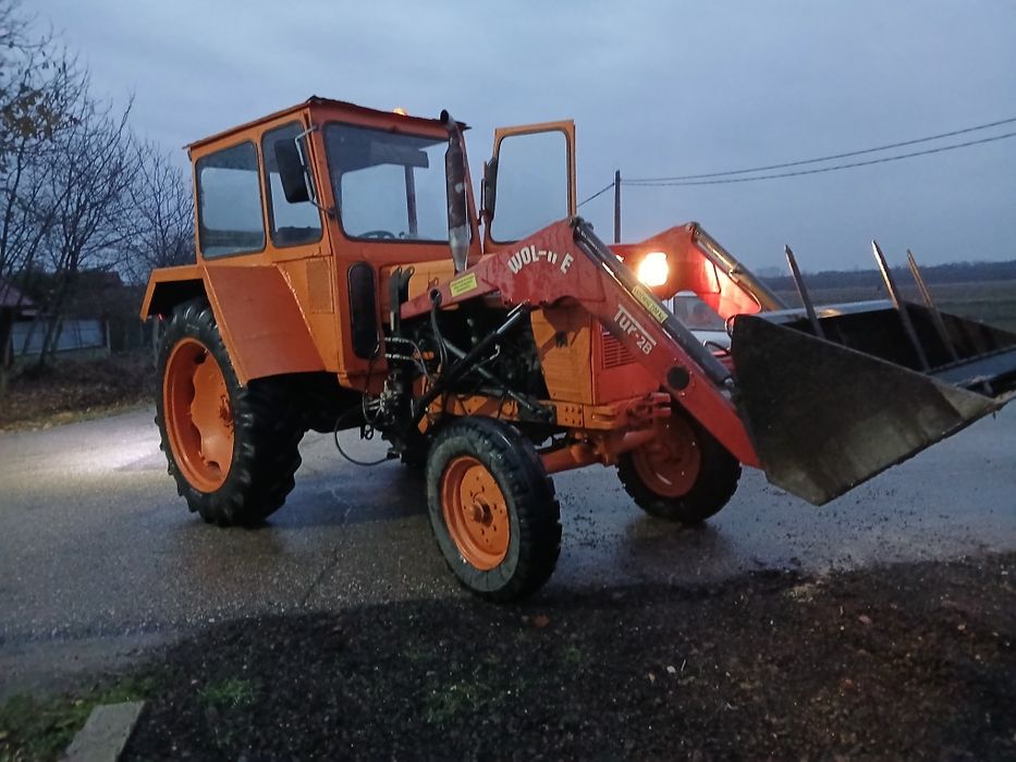 Tractor u 650 cu incarcator