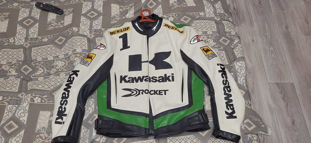 Мотокуртка в отличном состоянии.