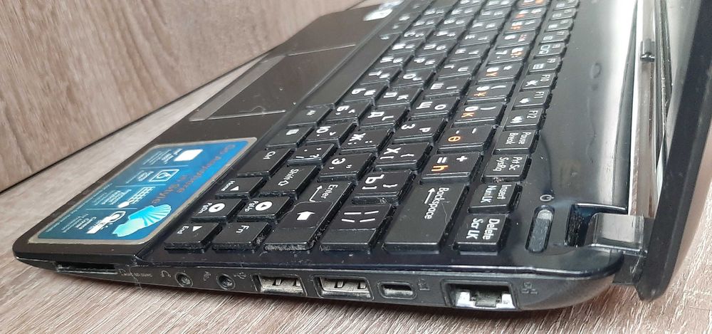 Нетбук Asus Eee 1015
