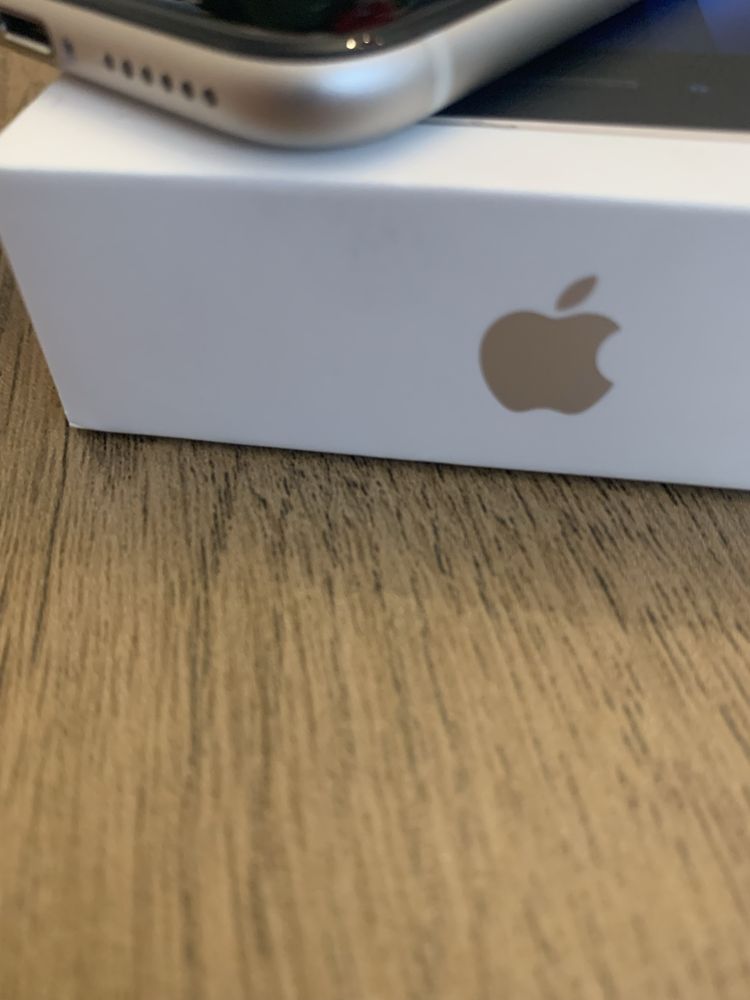 iPhone SE 2022 Starlight (астро бяло) 64 GB