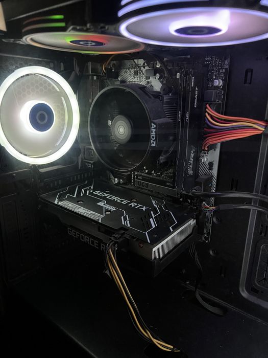 Vând PC Gaming - Nvidia GeForce RTX 3050 8GB GDDR6, 16GB RAM Stare Pf.