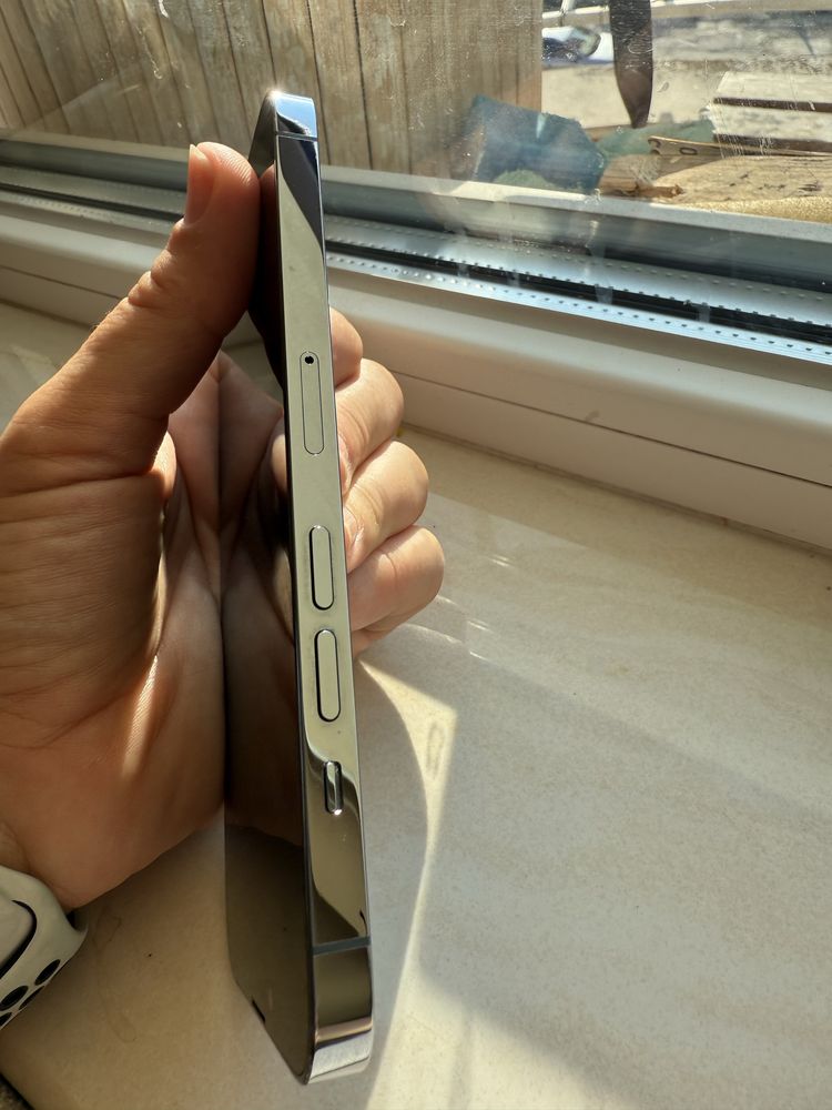 IPhone 13 pro, 128 MB, Sierra blue с подарък слушалки
