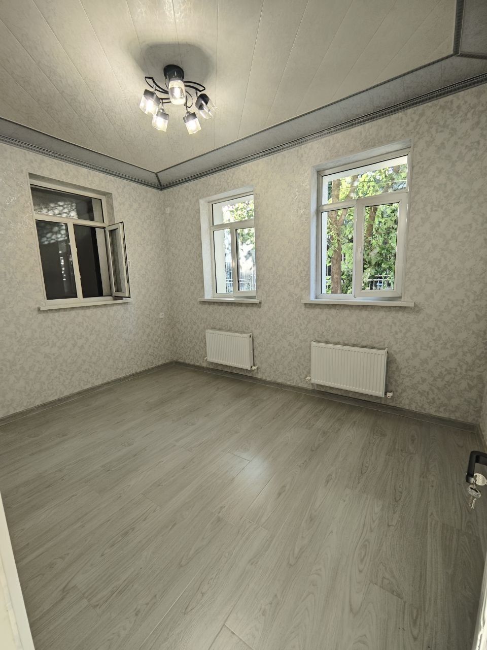 Срочно продаётся 2-х комнатный дом. Азербайджанский центр.