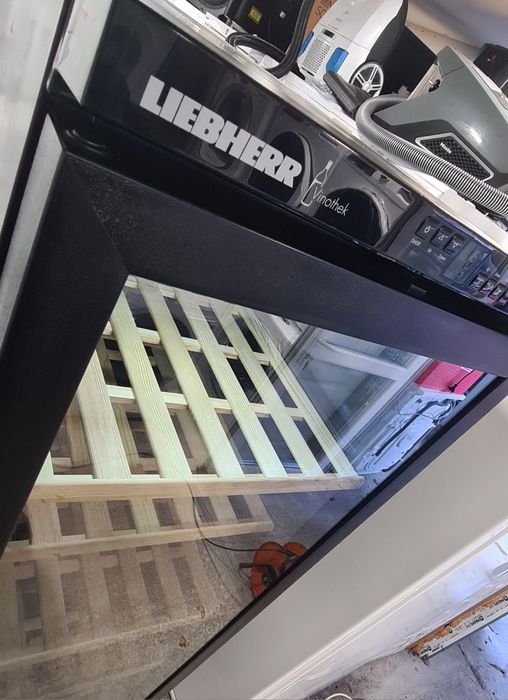 ТОП Мултитемпературен Вино-охладител  Liebherr Vinothek WTb4212