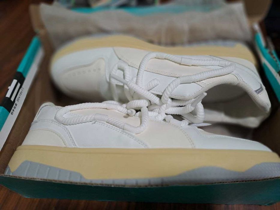 Кроссовки  новые