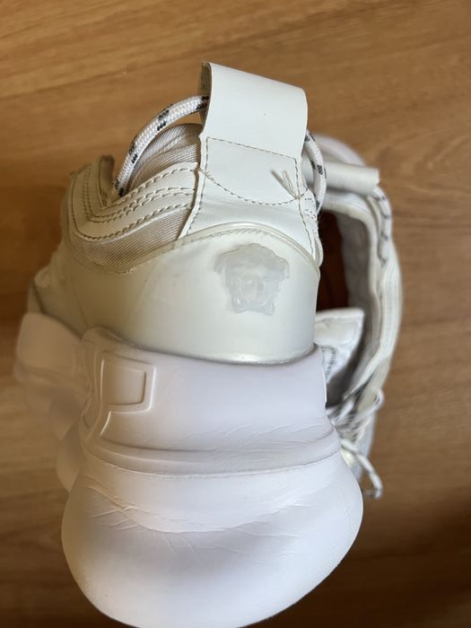 Versace chain reaction