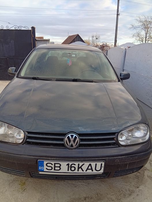 Vând golf  4 benzină