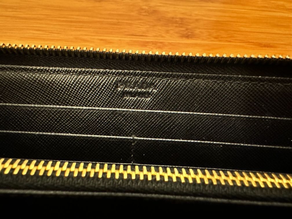 Portofel Prada Saffiano Leather , in stare excelenta