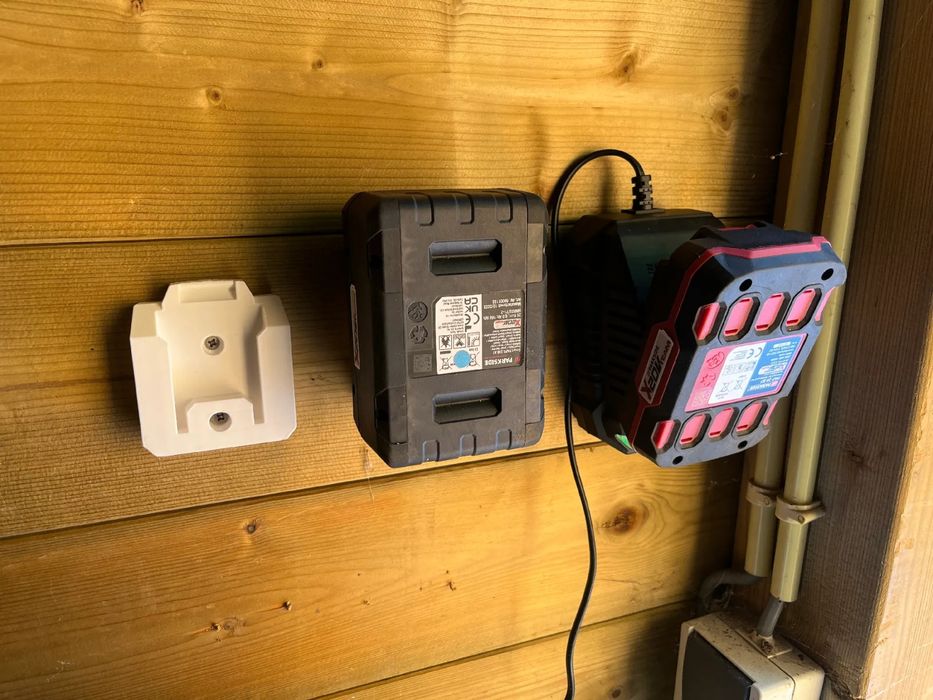 1+1 GRATIS - Suport acumulator Parkside X20v Team