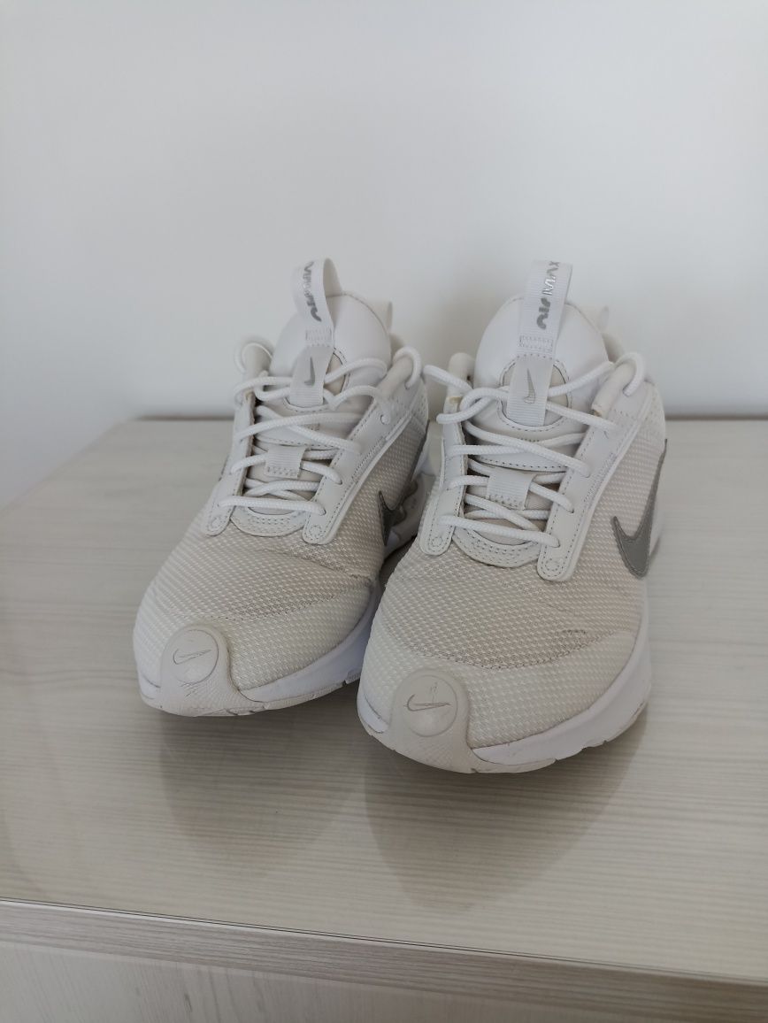 Оригинални маратонки nike38