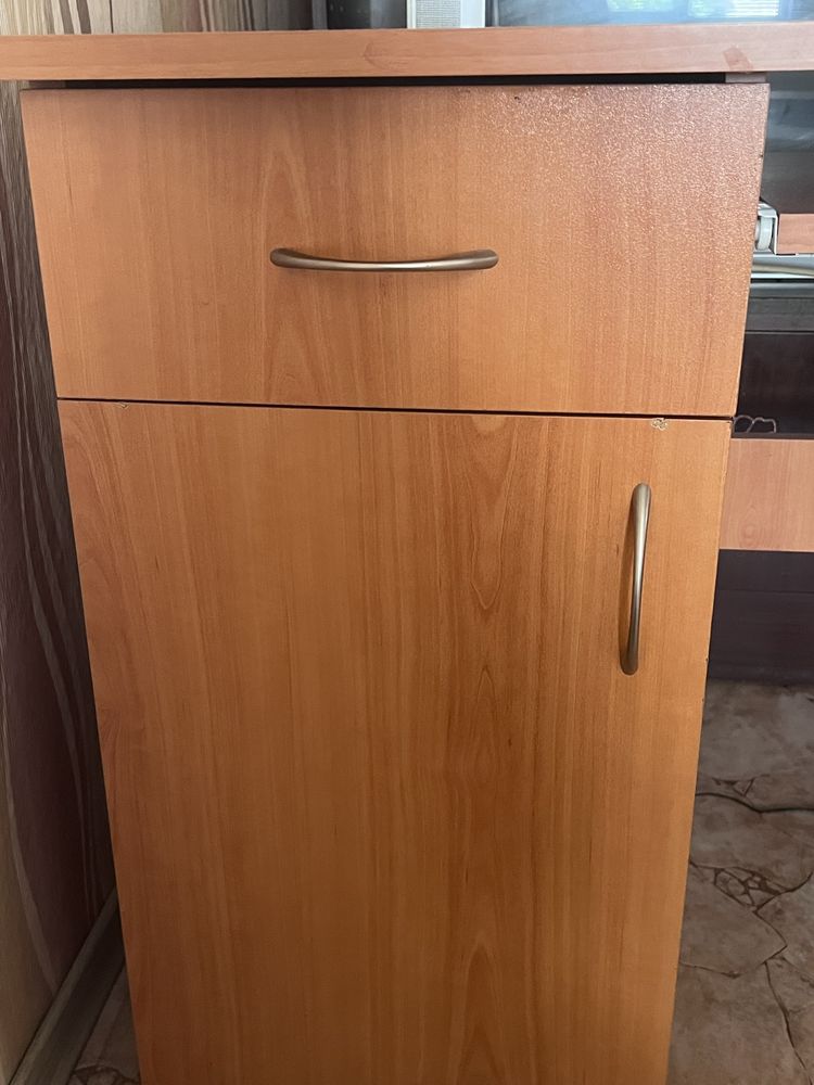 Бюро цвят череша