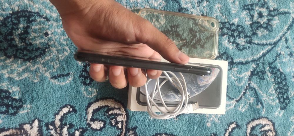 Iphone Xr 64GB 79% yomkst kar dak bor holati yaxshi