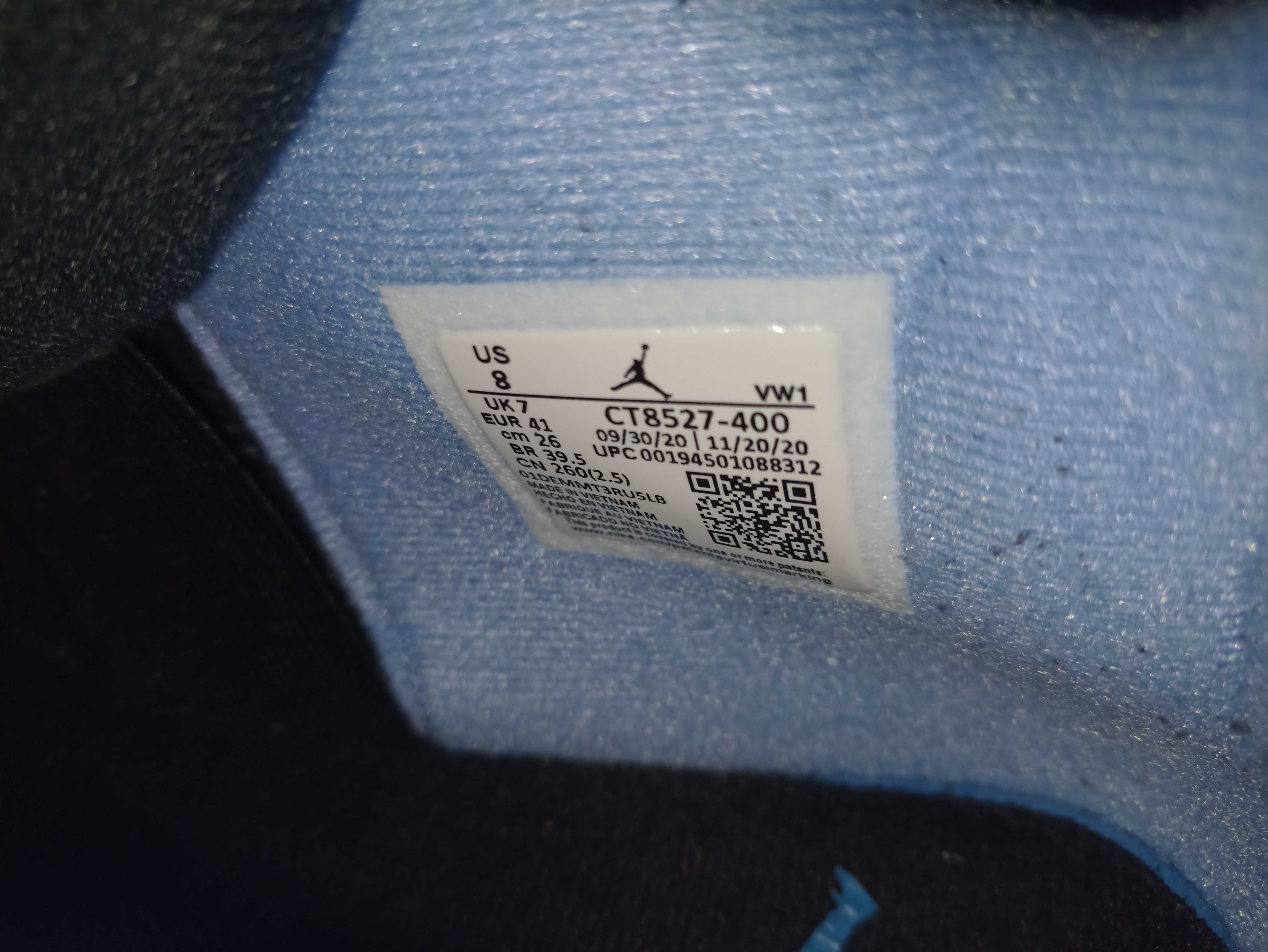 Adidași Jordan 4 university blue