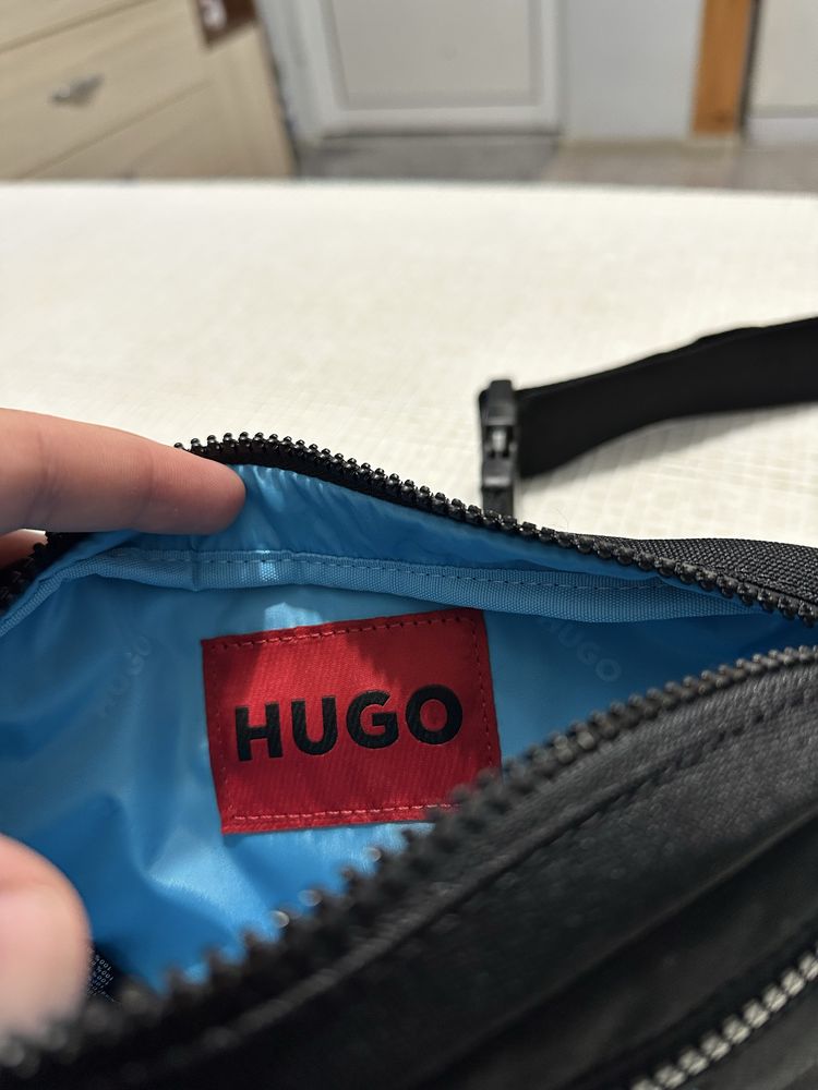 Чанта за кръст HUGO в черно