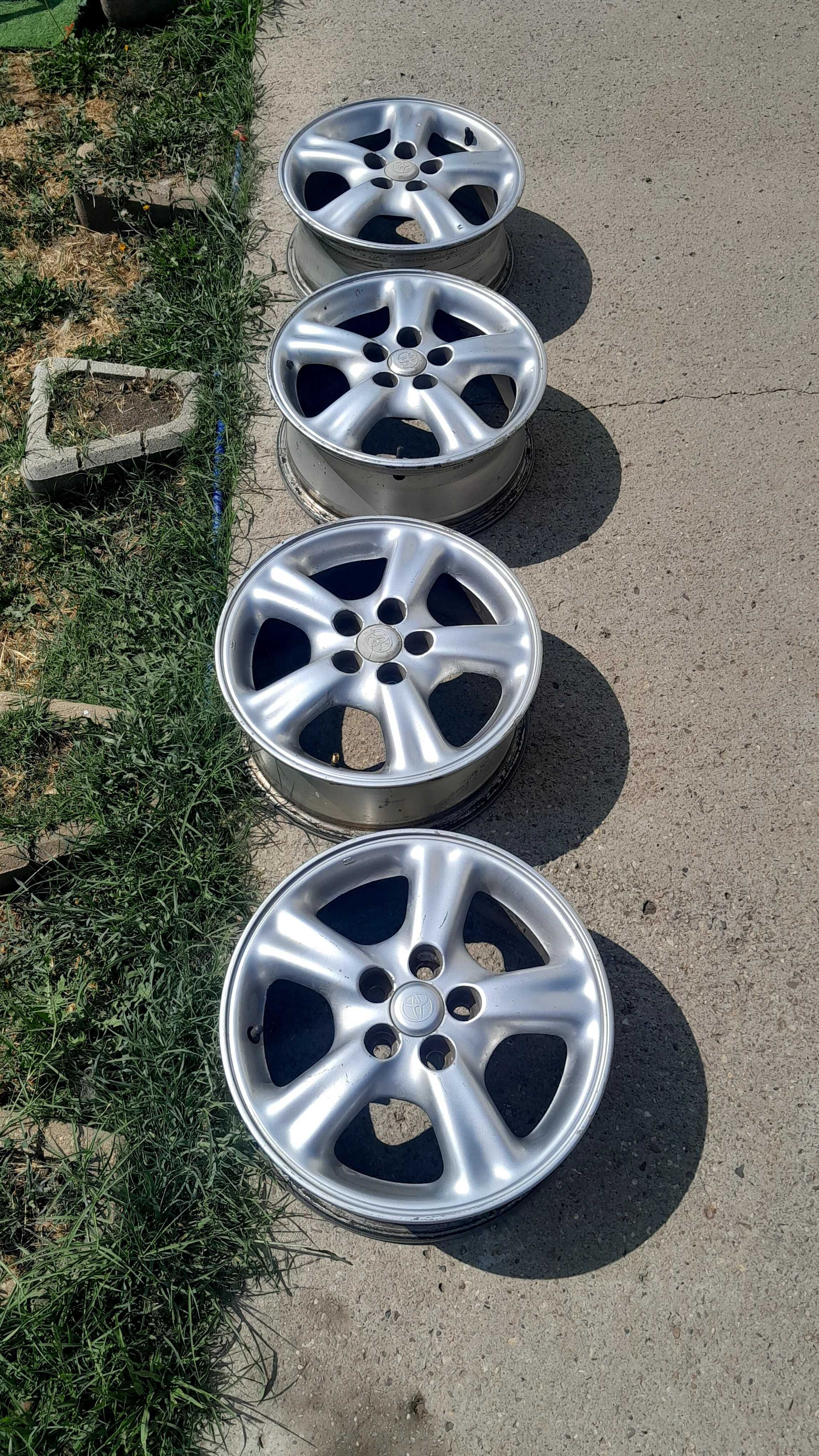Продават се лети джанти 15цола от Тойота Авенсис