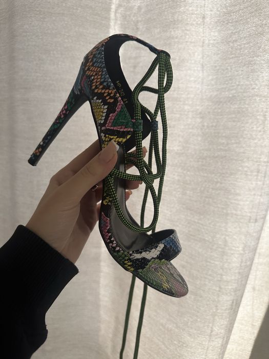 Сандали / официални обувки на ток змия