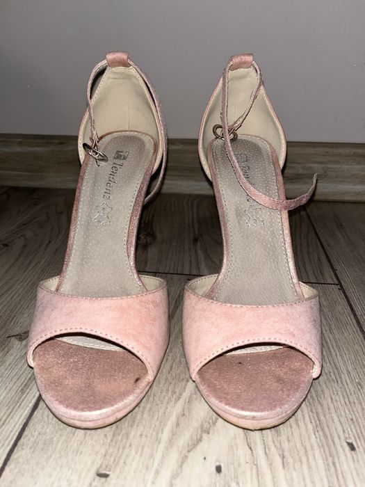 Обувки с ток - официлни или ежедневни