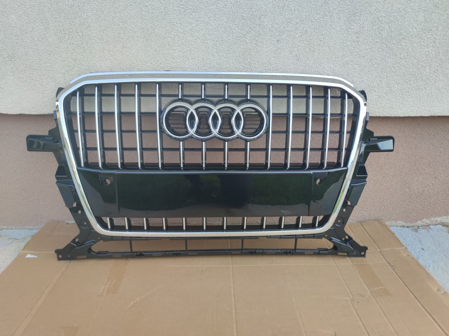 Grila centrala Audi Q5 noua 2012-2016