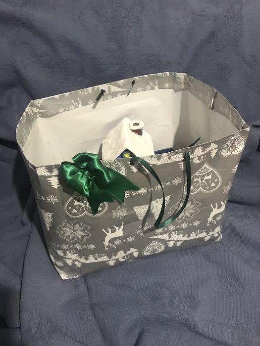 Decor de iarna handmade, Casuta, brazi si oameni de zapada