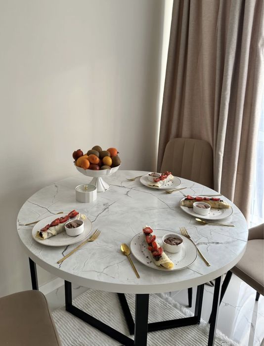 Продам круглый стол трансформер 4м