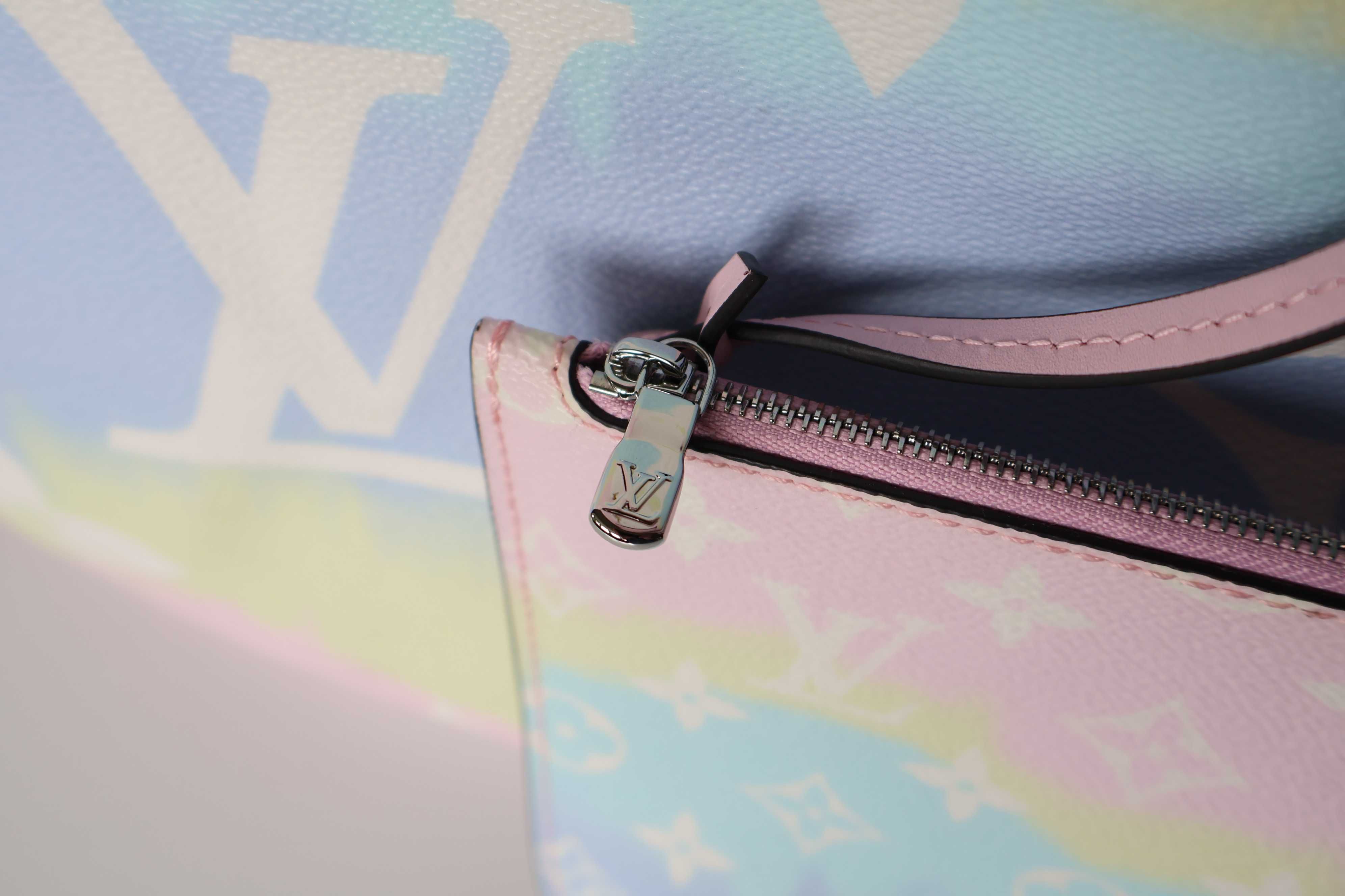 Louis Vuitton Escale Neverfull MM чанта в пастелни цветове + клъч