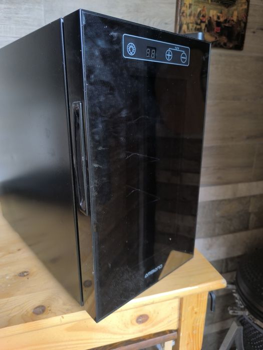 Хладилна витрина за вино