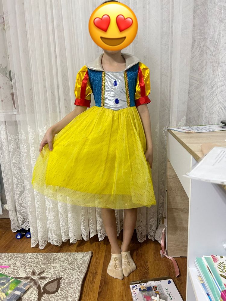 Детские костюмы для девочек восточный, украйнский состояние хорошее