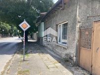 Eксклузивна едноетажна къща за продажба с лице на главна улица, гр. Пр