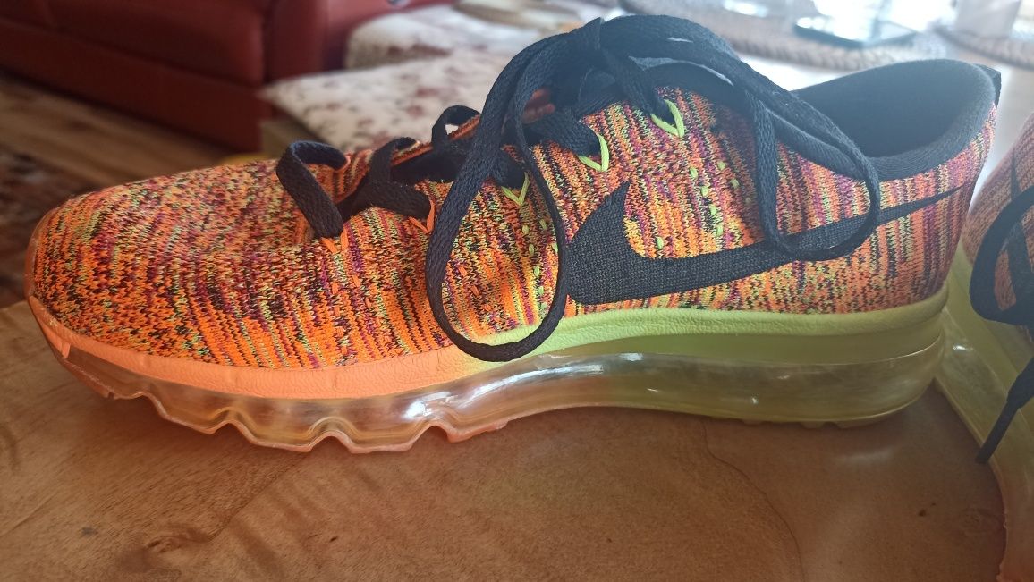 Маратонки Nike Flyknit Max  размер 40/ 25см стелка