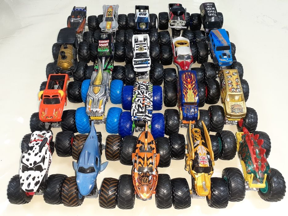 Машинки Хот вилс Hot Wheels monster trucks