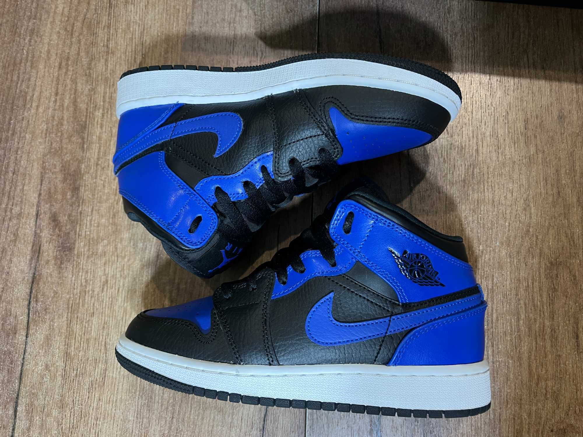 ОРИГИНАЛНИ *** Nike Jordan 1 Mid / Hyper Royal