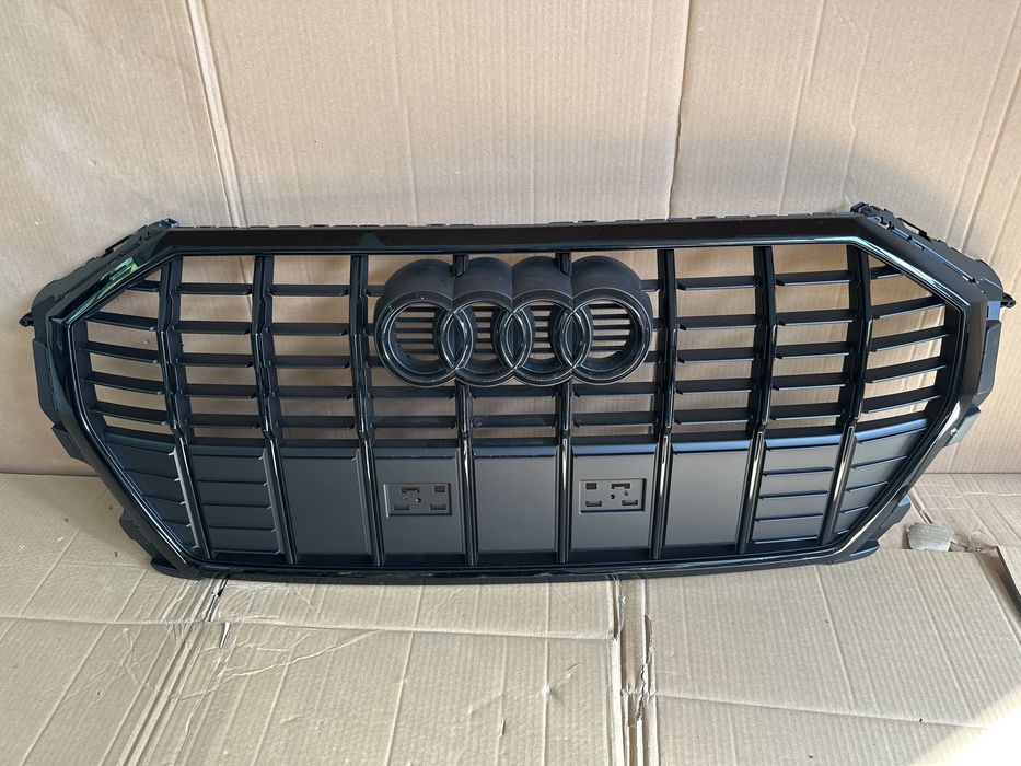 Grila Negru lucios AUDI Q3 F3 S-LINE cod 83a853651 Originala !