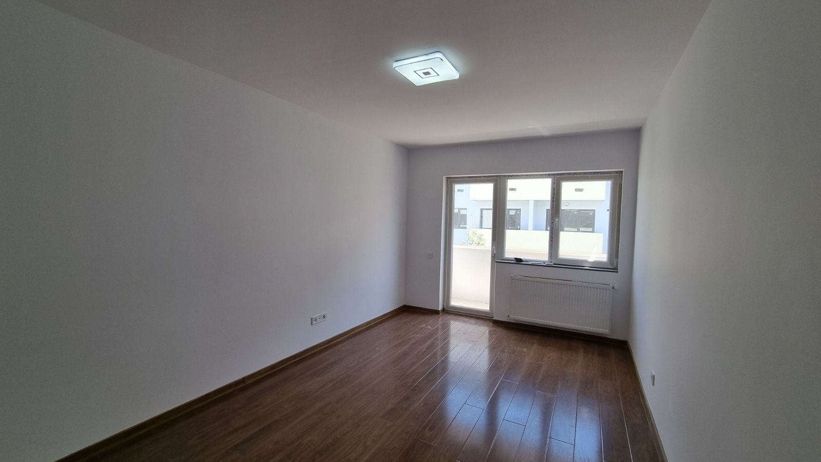 Persoana fizica Vând apartament construcție noua