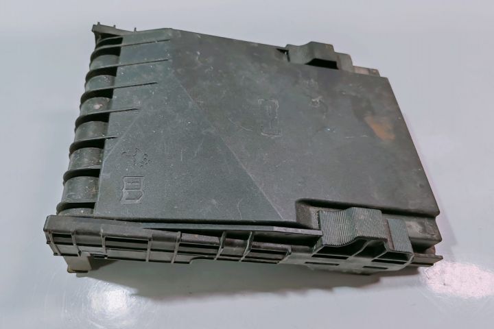 Capac  Panou sigurante 1K0937132F Volkswagen VW Golf a 5-a generatie