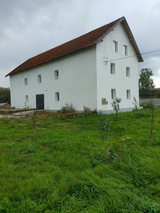 Hala in Romanasi 360 m²