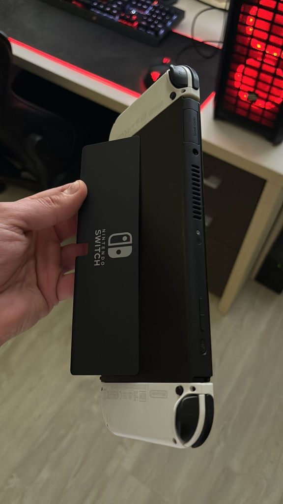 Nintendo Switch OLED + 2 Jocuri