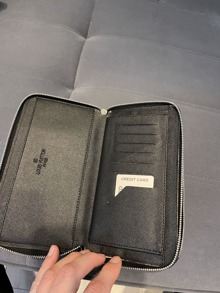 Louis vuitton портфейл