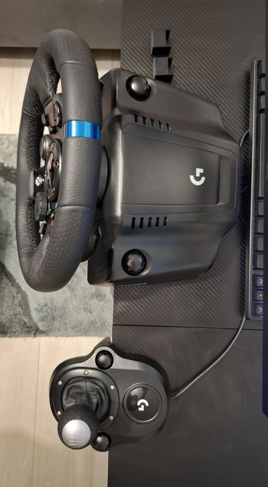 Vând Volan Logitech G923 Pc/ Xbox Series + Schimbător original 6+1