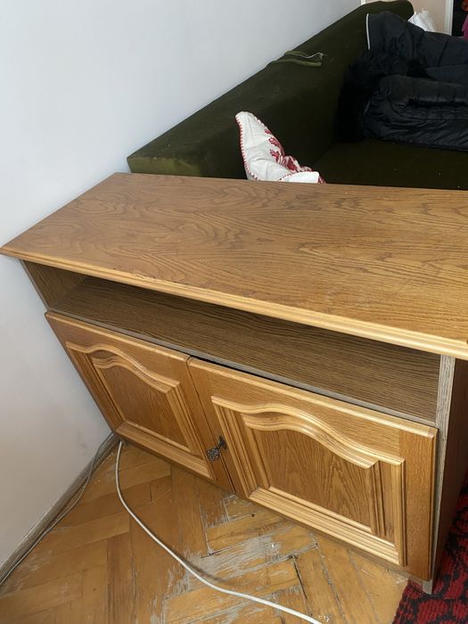 Vand mobila de  sufragerie + o comda telwvizor din lemn, lungime 4 m,