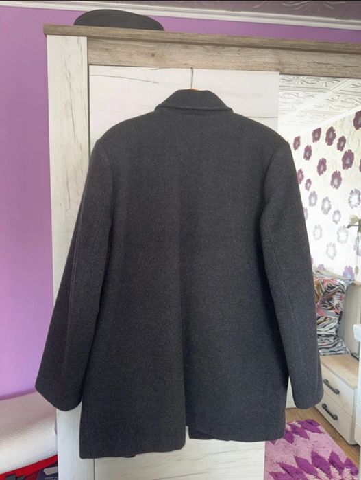 Vând haina barbati din stofa mărime xxl