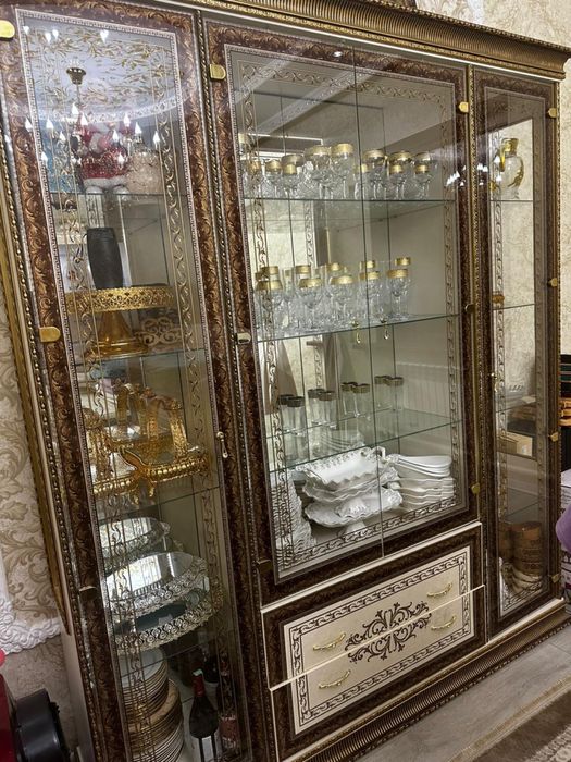 Продается диван с креслом и сервант