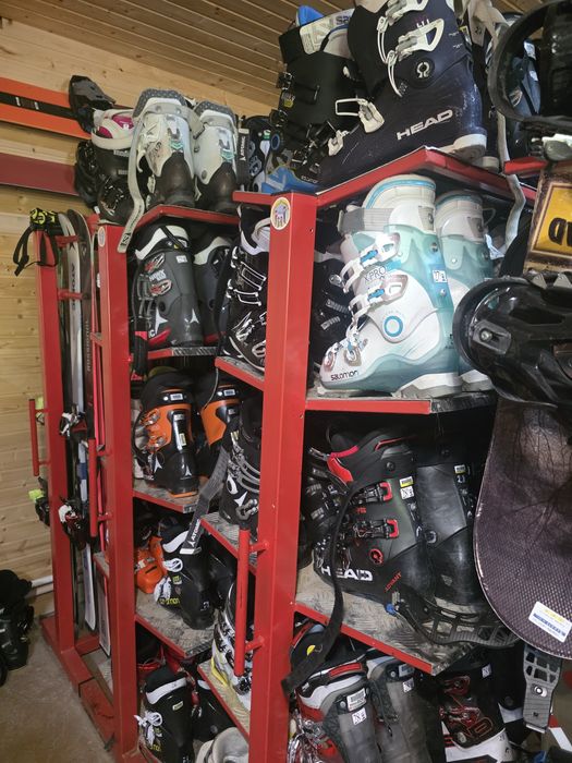 Schiuri,snowboard,clapari,buți