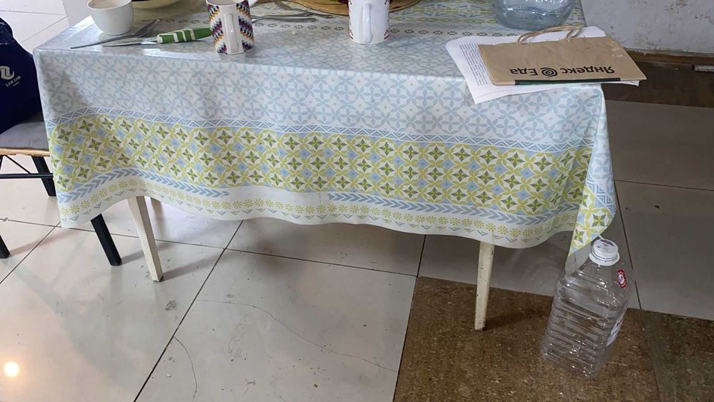 Кухонный стол срочно продам по 1000 тг